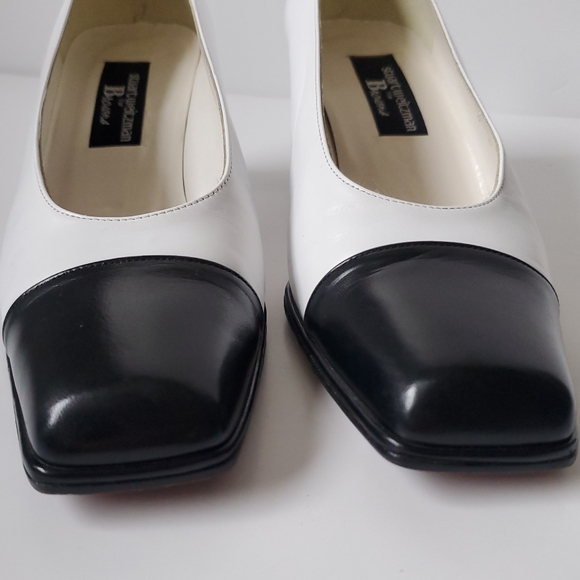 STUART WEITZMAN for BROWNS SHOES Elegant Classic Black & White Leather Heels 8 - Picture 6 of 12